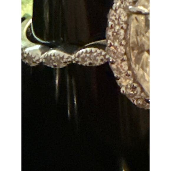 4CT oval halo moissanite on sterling silver - Picture 4 of 4
